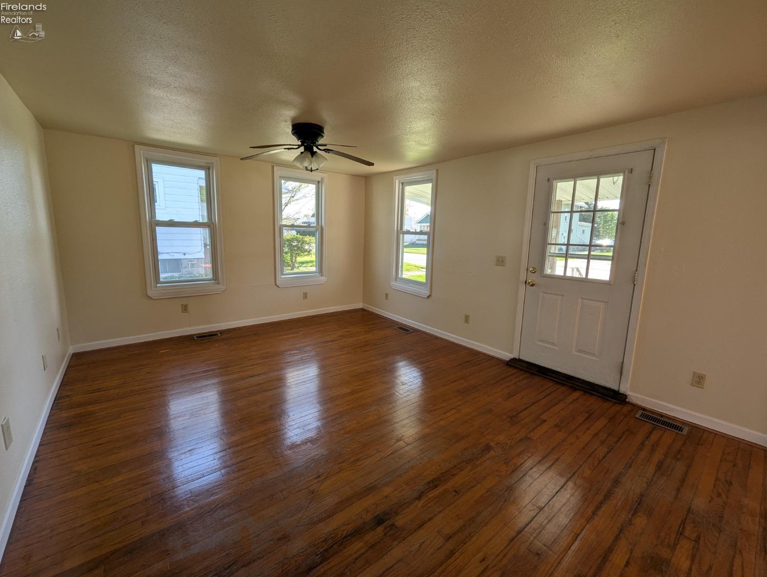 128 N Benton Street, Oak Harbor, New Mexico image 7
