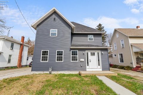 Mobile Home For Sale - 817 E Main Street<br/> Bellevue, OH 44811