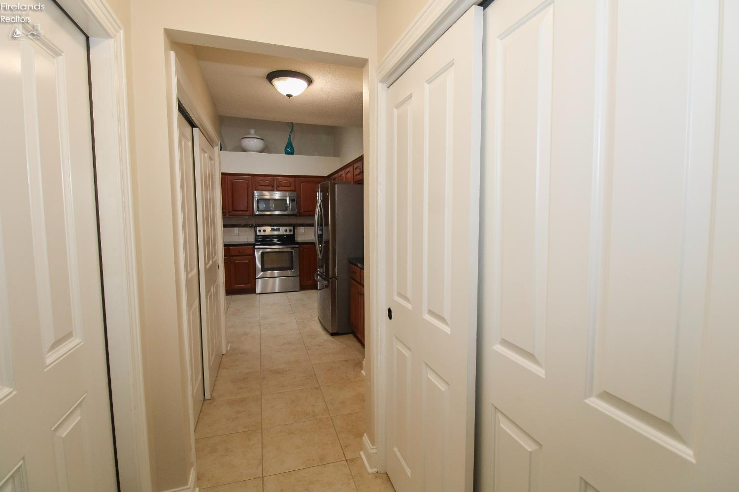 Huron, Ohio 44839, United States, 3 Bedrooms Bedrooms, ,2 BathroomsBathrooms,Residential,Contingent,229280