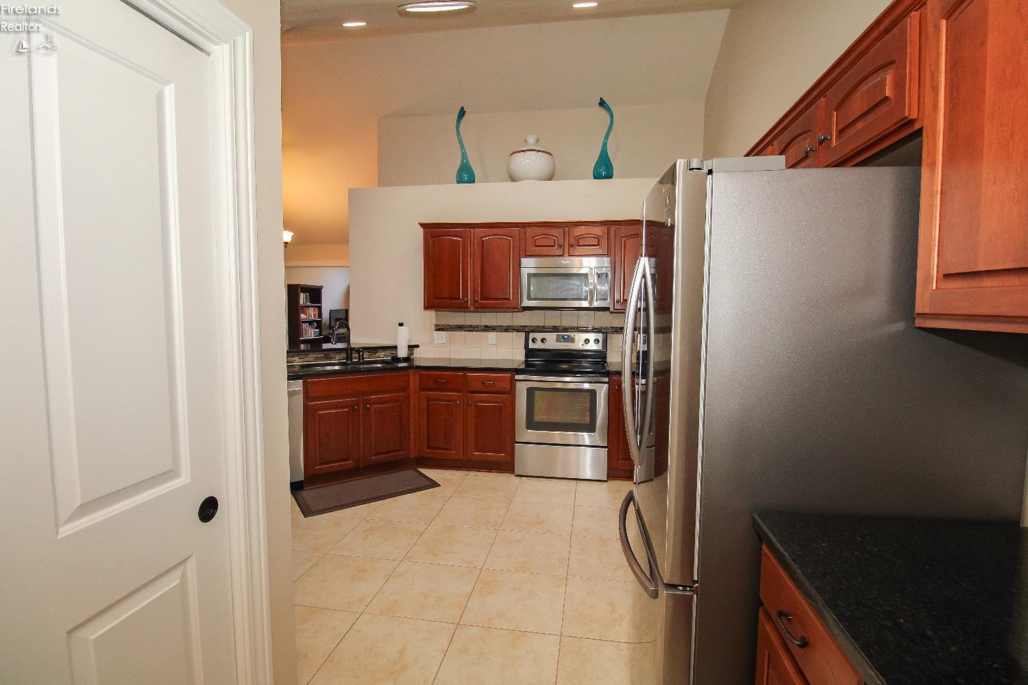 Huron, Ohio 44839, United States, 3 Bedrooms Bedrooms, ,2 BathroomsBathrooms,Residential,Contingent,229280