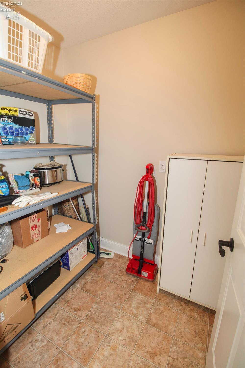 Huron, Ohio 44839, United States, 3 Bedrooms Bedrooms, ,2 BathroomsBathrooms,Residential,Contingent,229280