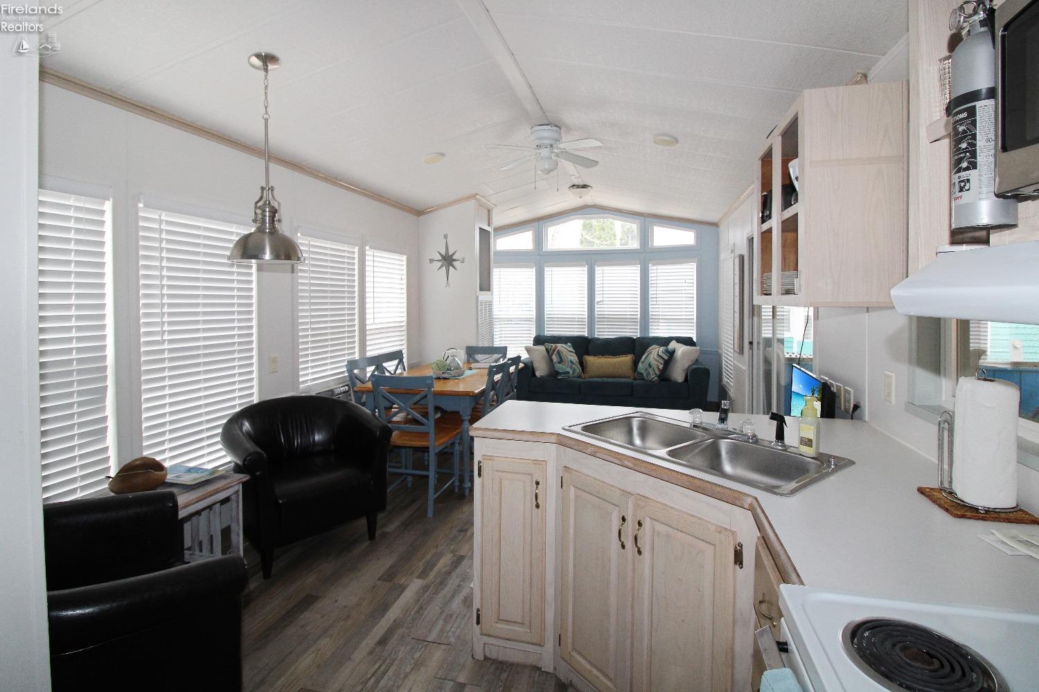 1233 Fox Rd #40, Middle Bass Island, Texas image 5