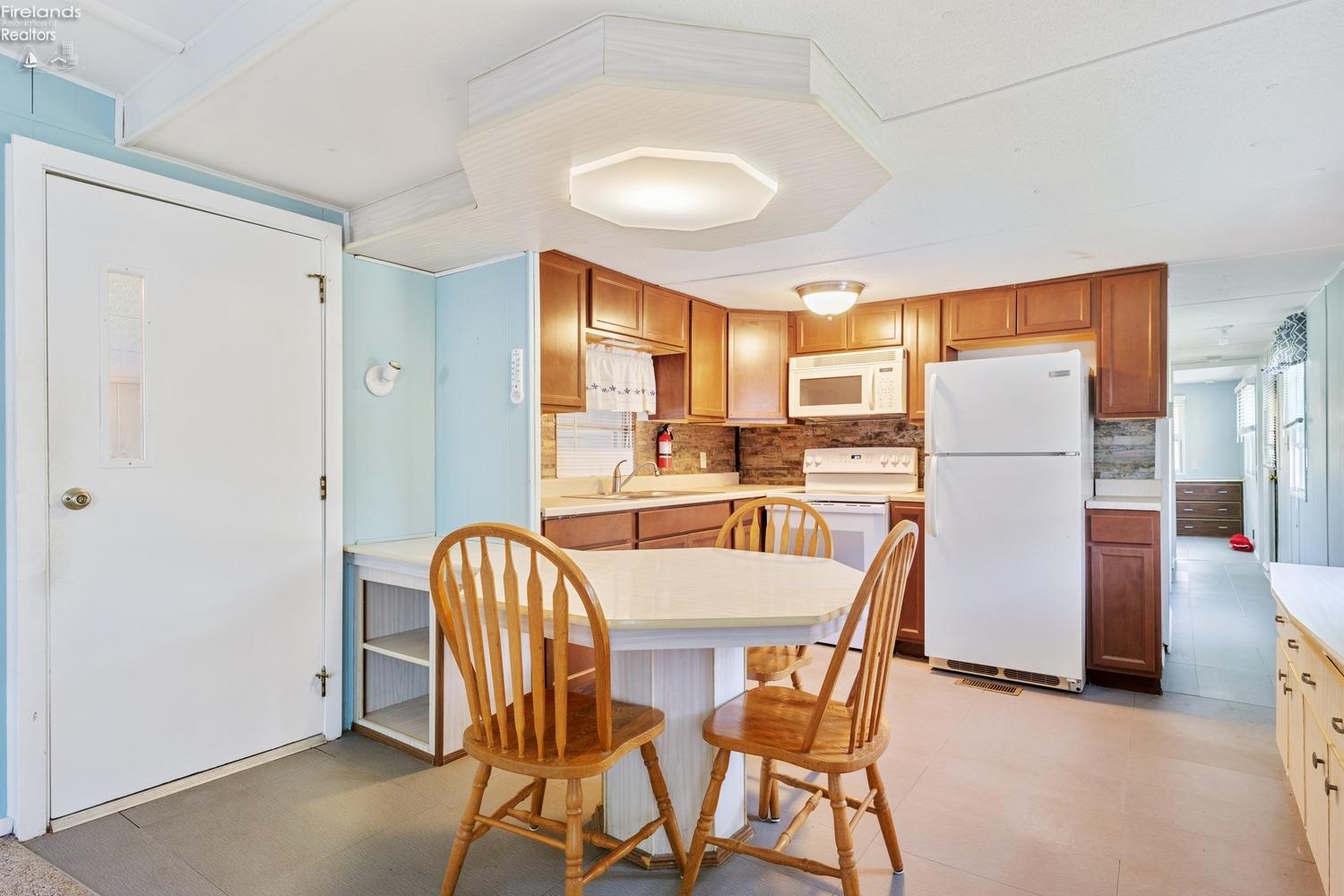 8175 E Northshore Boulevard #95, Marblehead, Texas image 11