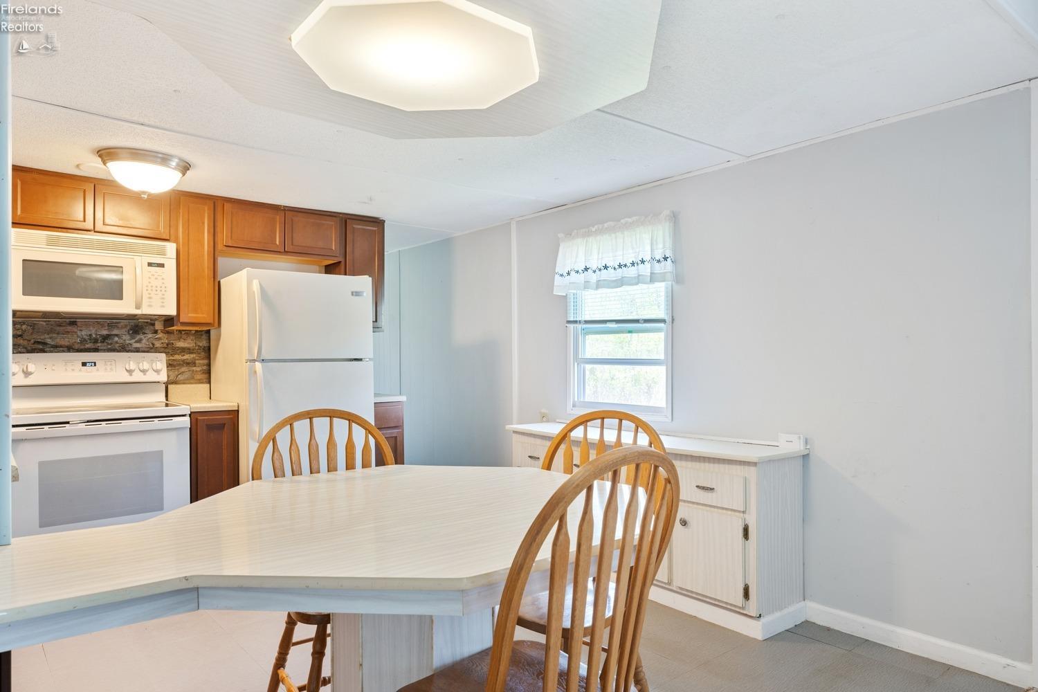 8175 E Northshore Boulevard #95, Marblehead, Texas image 13