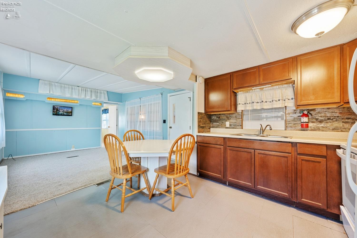 8175 E Northshore Boulevard #95, Marblehead, Texas image 14