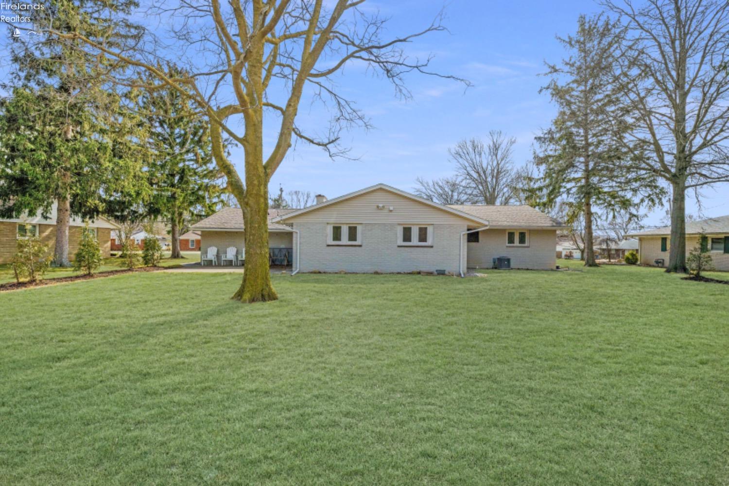4311 E Linda Drive, Port Clinton, Ohio image 4