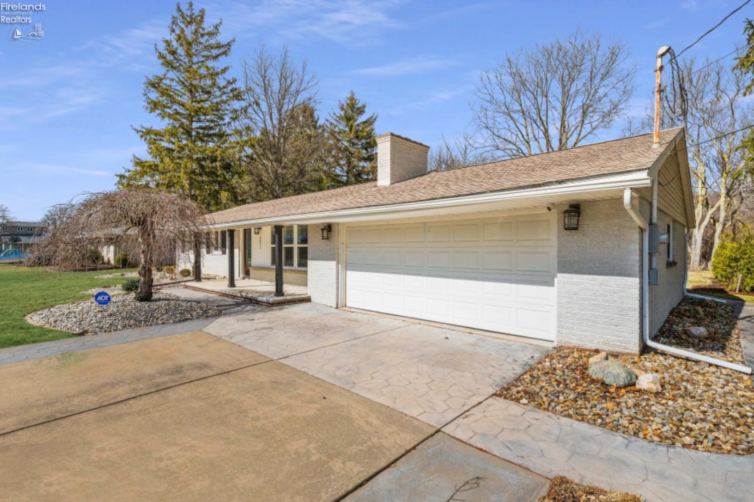 4311 E Linda Drive, Port Clinton, Ohio image 3
