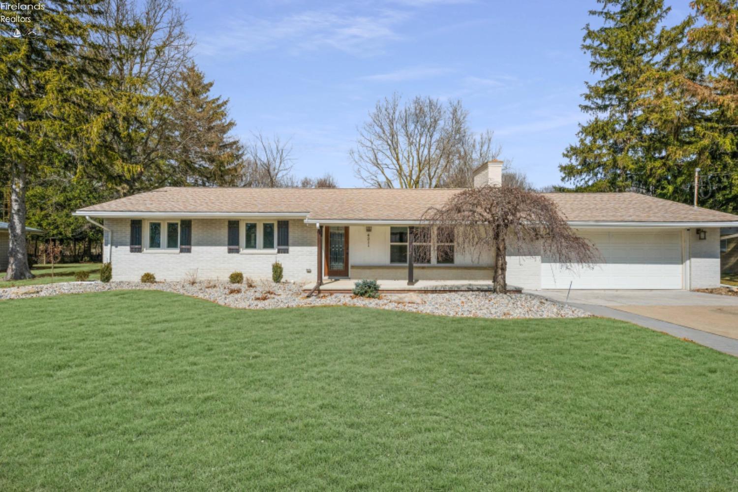 4311 E Linda Drive, Port Clinton, Ohio image 2