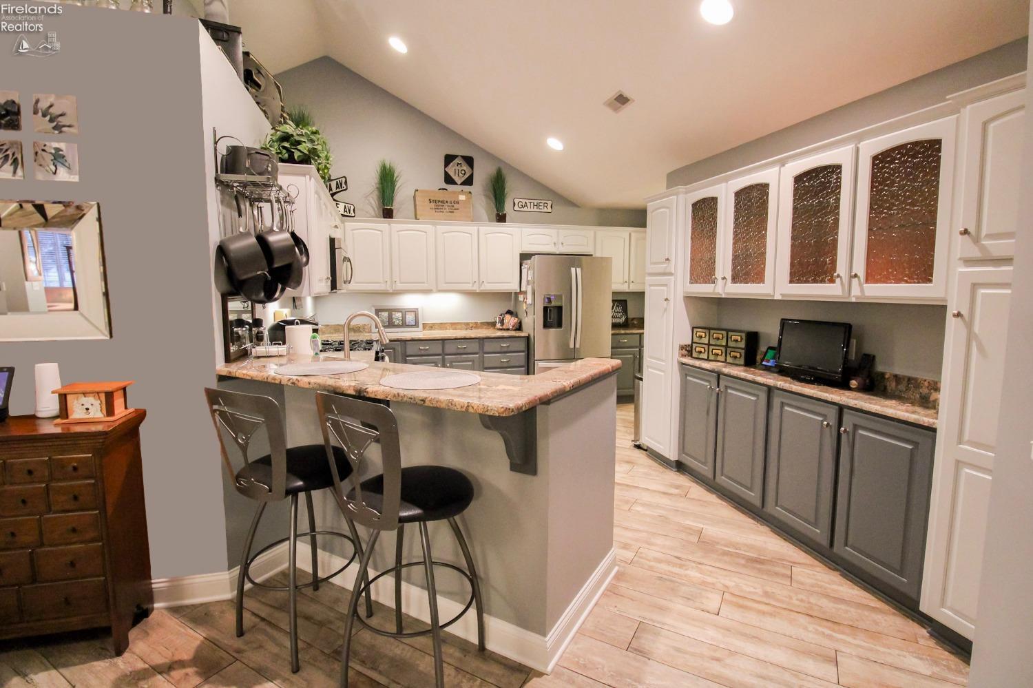 Huron, Ohio 44839, United States, 3 Bedrooms Bedrooms, ,2 BathroomsBathrooms,Residential,Contingent,23277