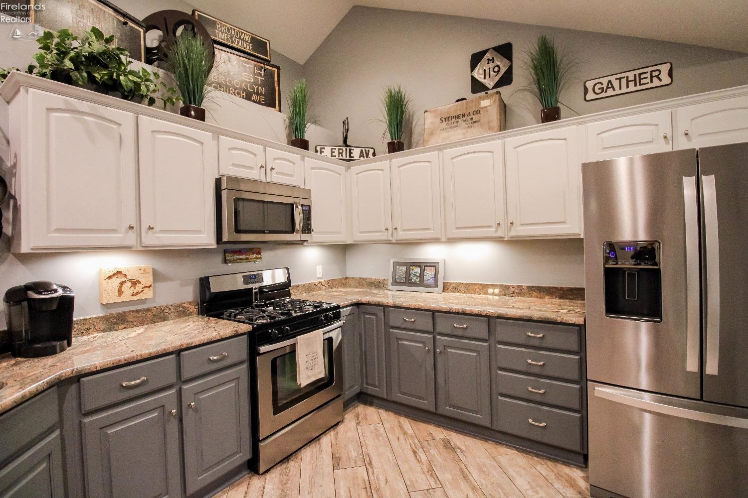 Huron, Ohio 44839, United States, 3 Bedrooms Bedrooms, ,2 BathroomsBathrooms,Residential,Contingent,23277