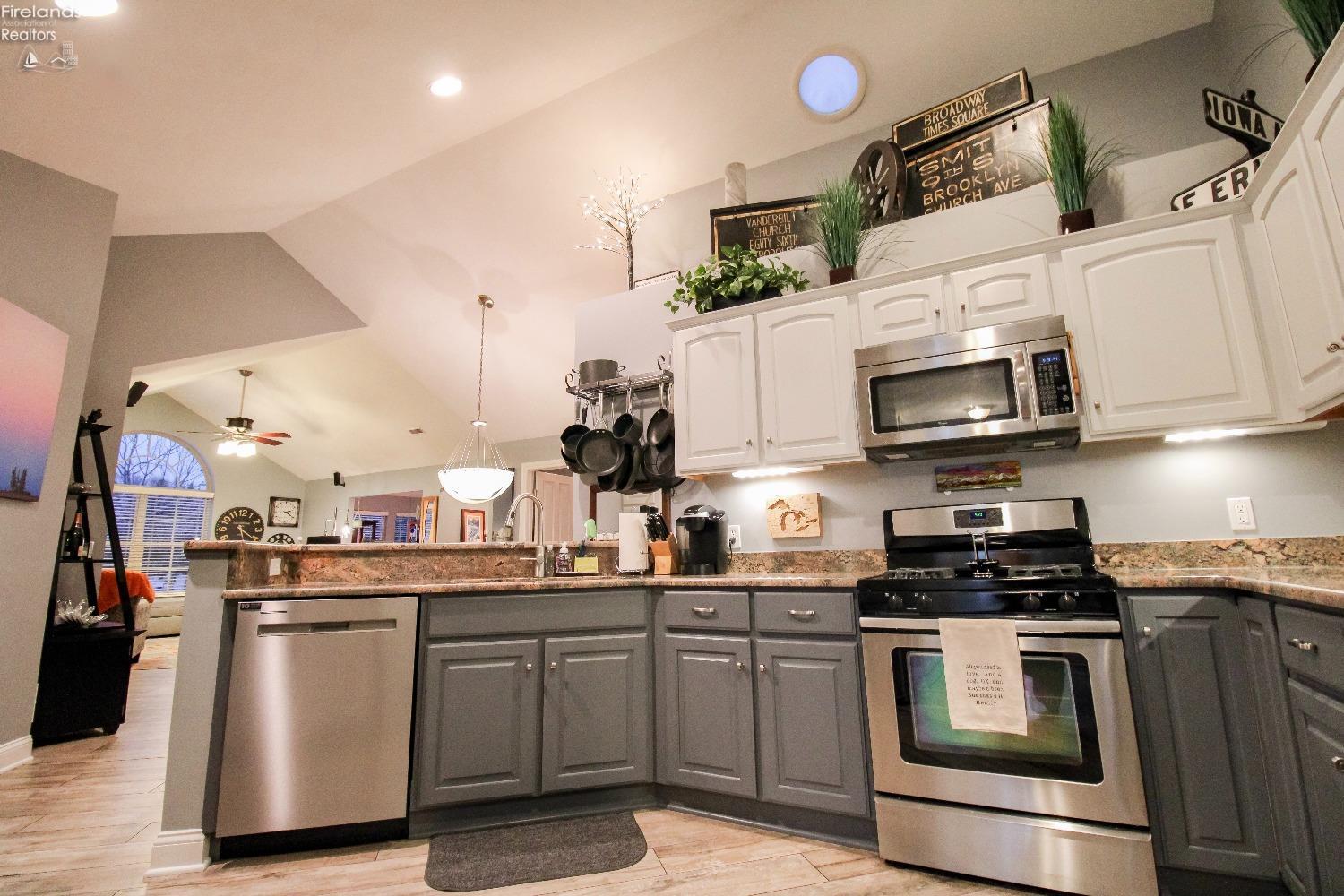 Huron, Ohio 44839, United States, 3 Bedrooms Bedrooms, ,2 BathroomsBathrooms,Residential,Contingent,23277