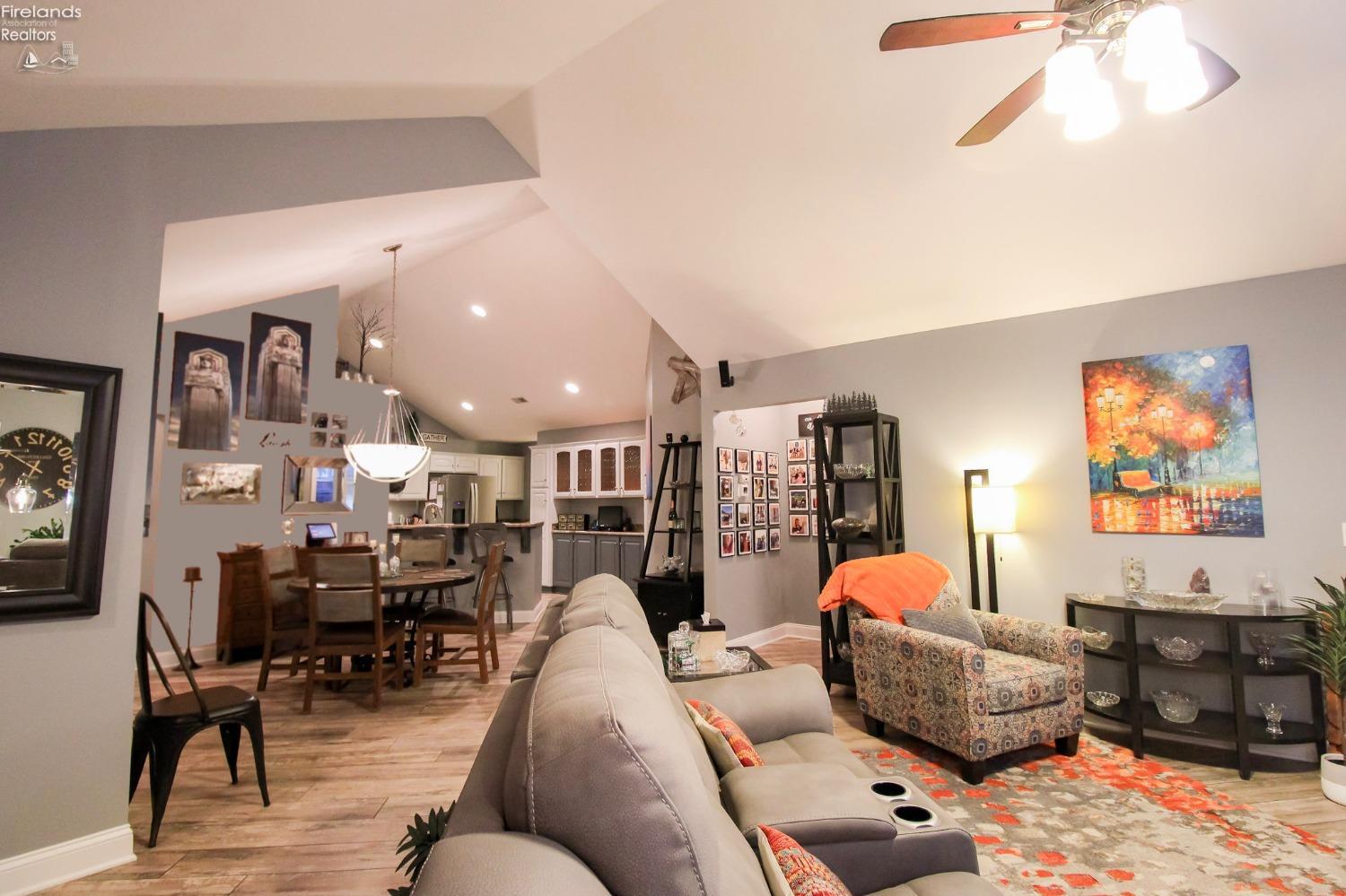 Huron, Ohio 44839, United States, 3 Bedrooms Bedrooms, ,2 BathroomsBathrooms,Residential,Contingent,23277