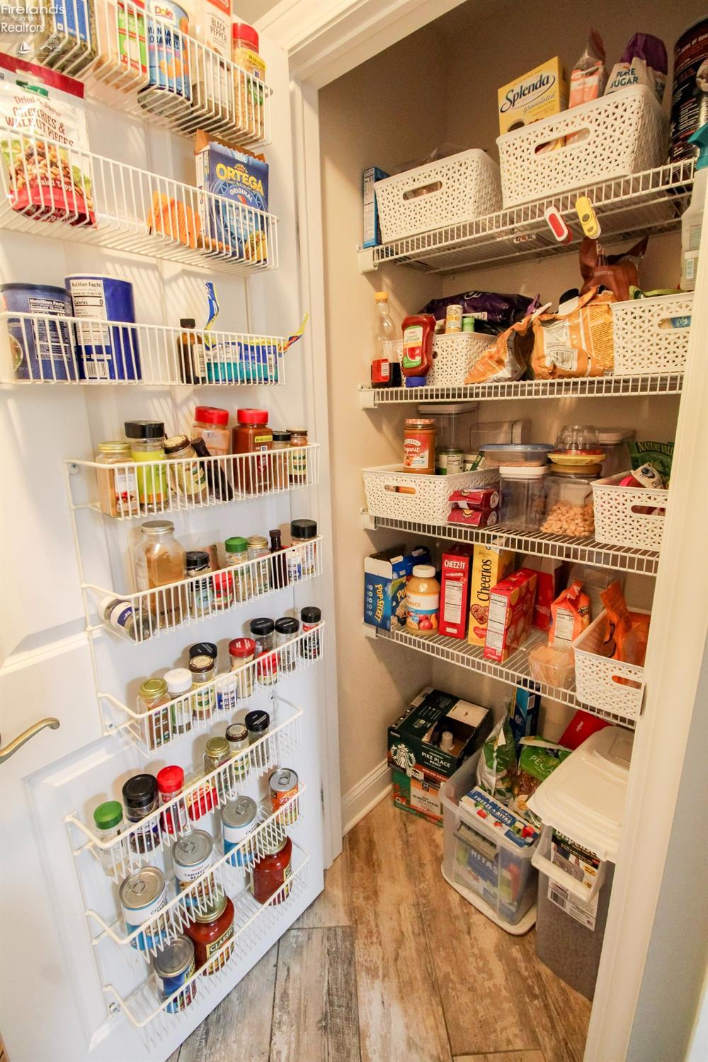 Huron, Ohio 44839, United States, 3 Bedrooms Bedrooms, ,2 BathroomsBathrooms,Residential,Contingent,23277