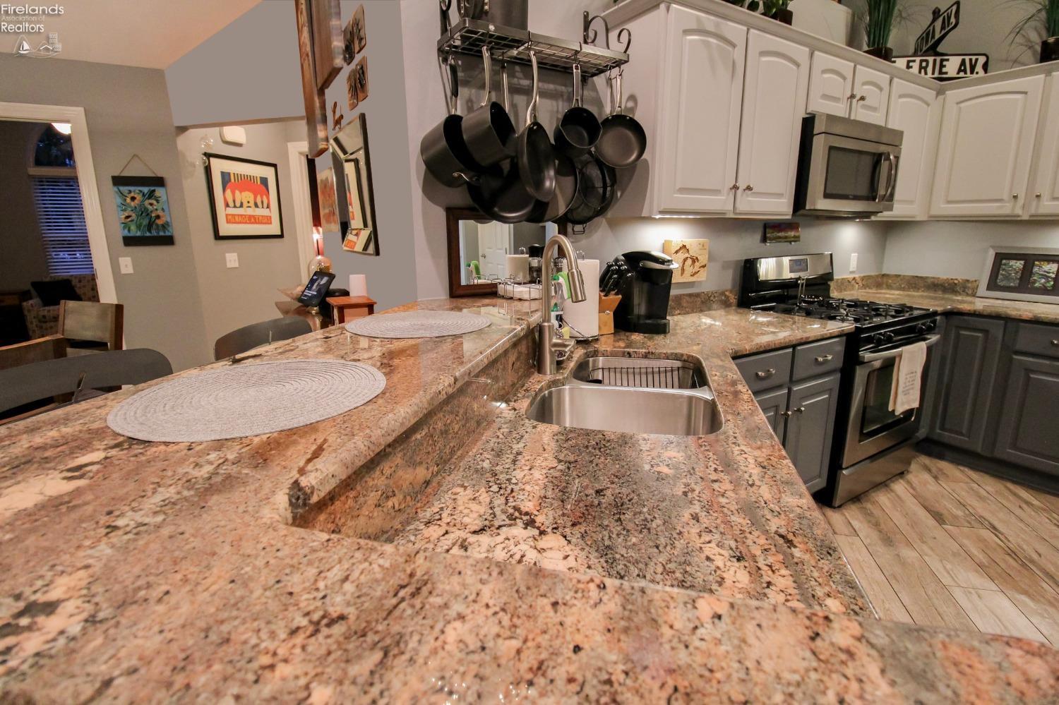 Huron, Ohio 44839, United States, 3 Bedrooms Bedrooms, ,2 BathroomsBathrooms,Residential,Contingent,23277