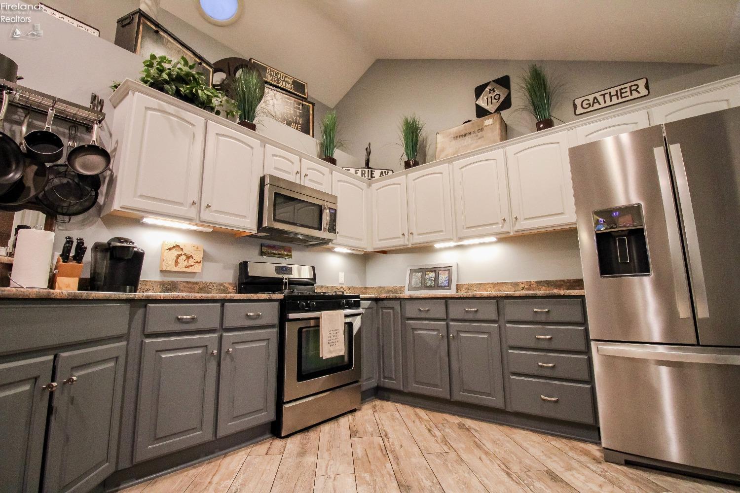 Huron, Ohio 44839, United States, 3 Bedrooms Bedrooms, ,2 BathroomsBathrooms,Residential,Contingent,23277