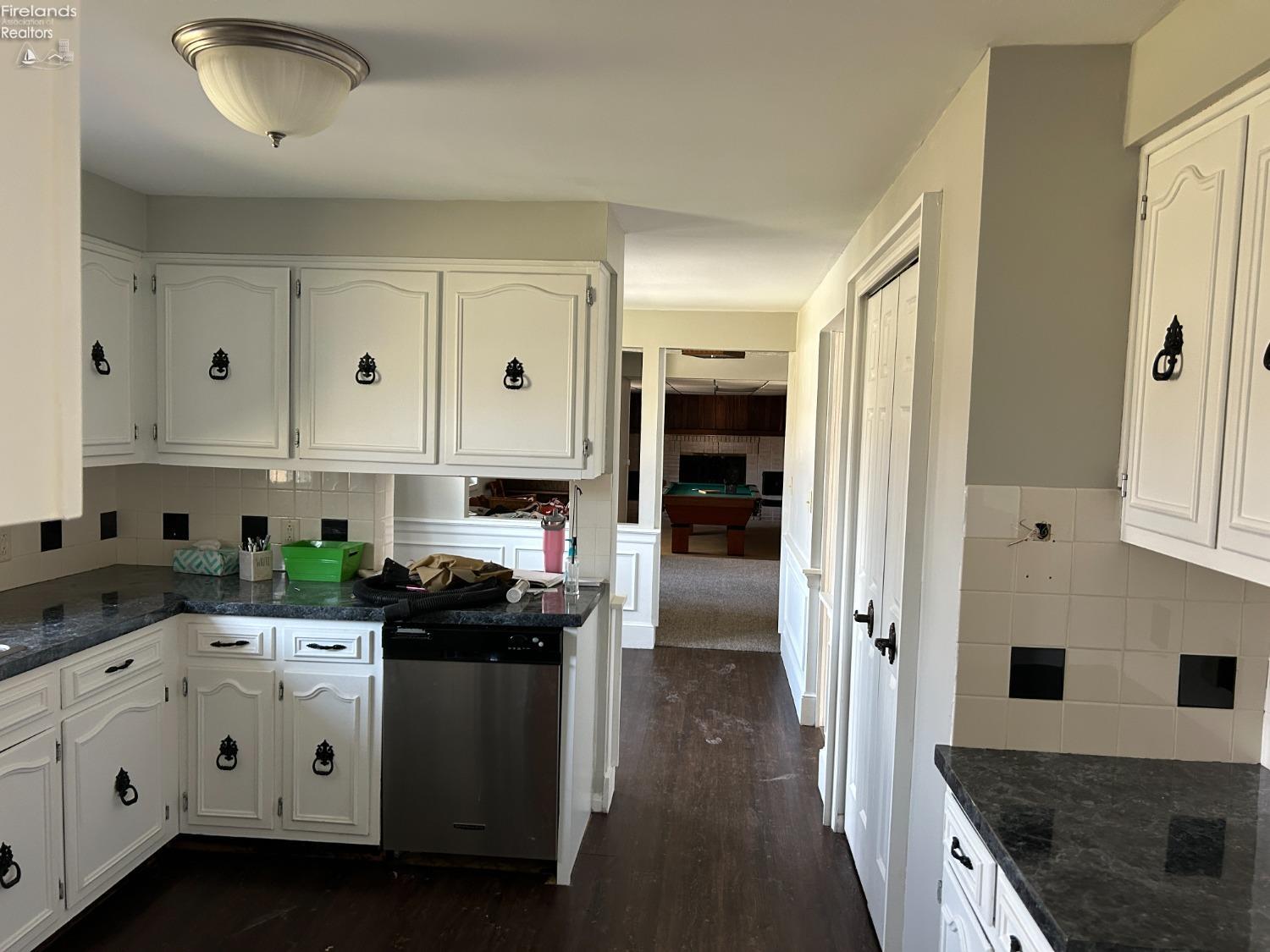 424 N Ridge Road, Willard, Ohio image 5