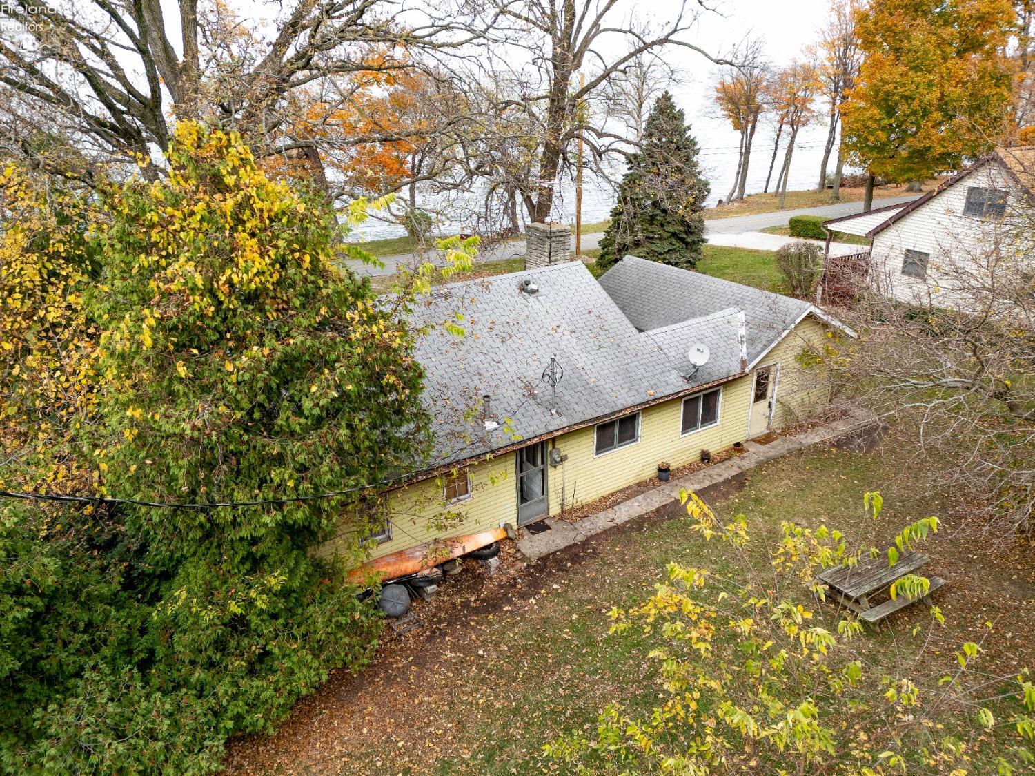 1022 W Lakeshore Drive, Kelleys Island, Ohio image 9