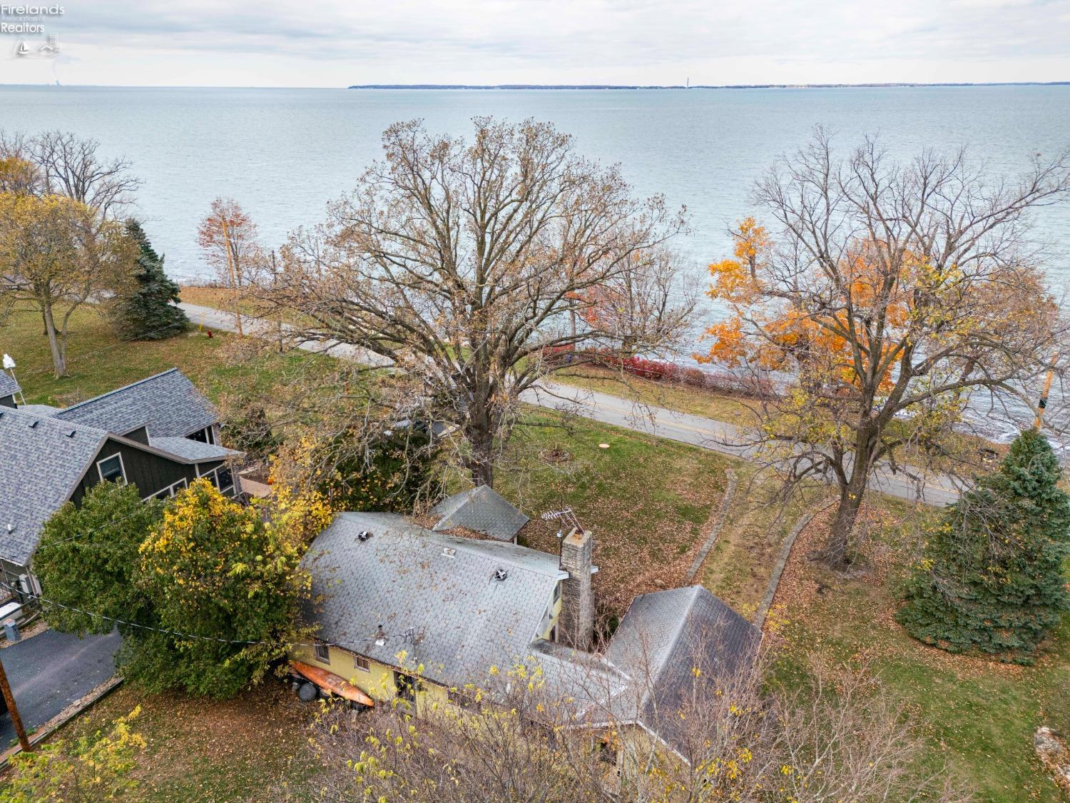 1022 W Lakeshore Drive, Kelleys Island, Ohio image 8