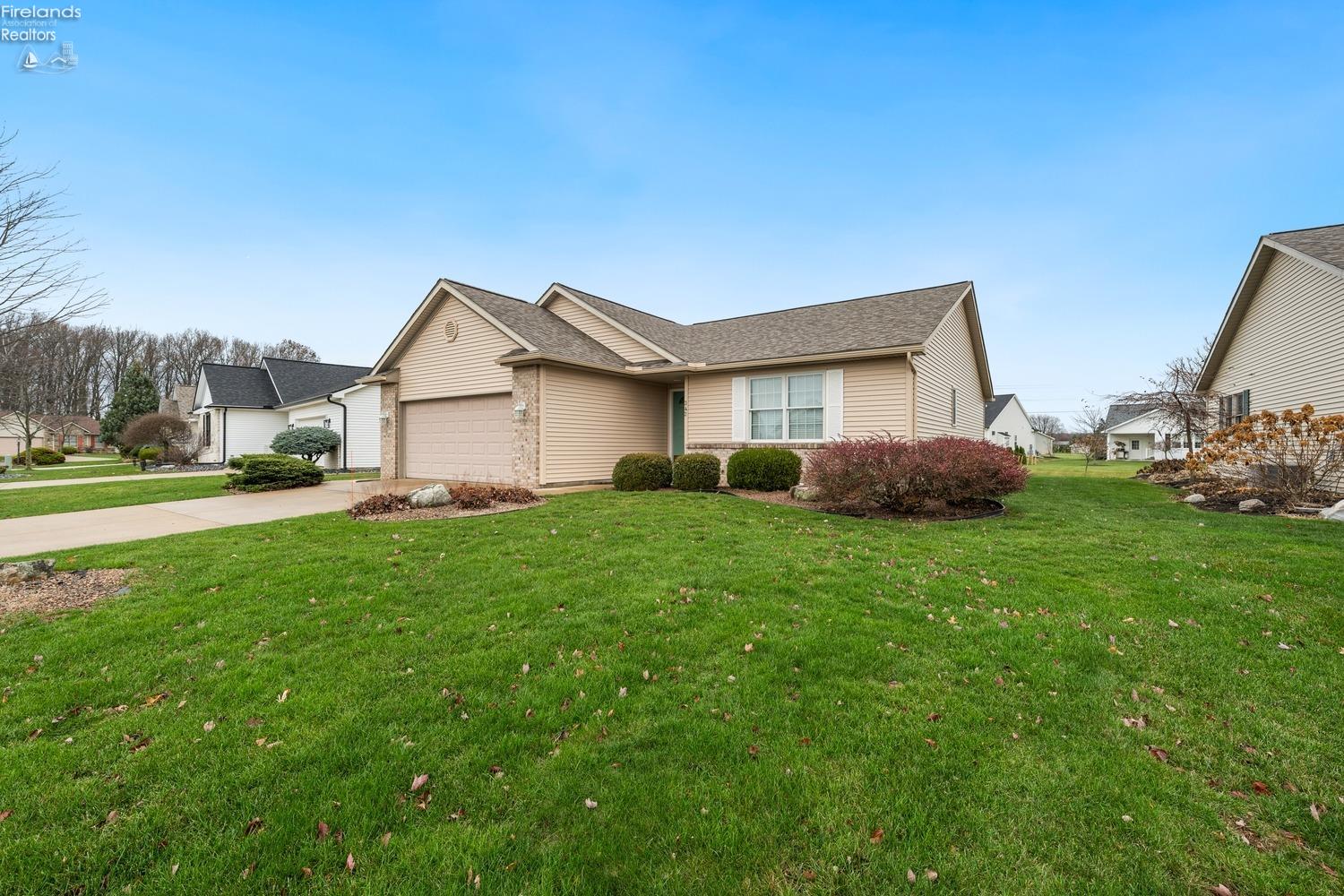 342 Country Meadows Drive, Oak Harbor, Ohio image 4