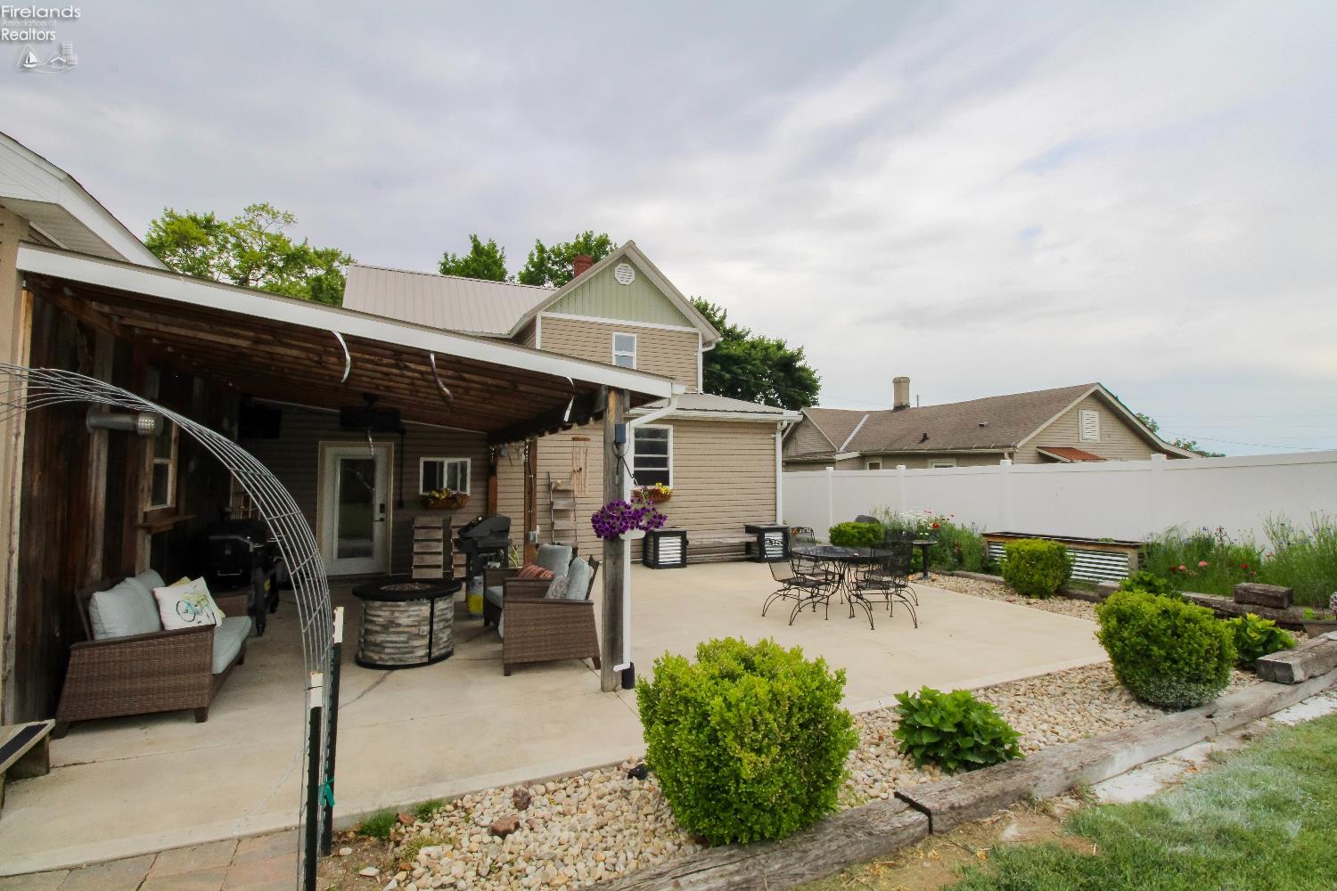 Bellevue, Ohio 44811, United States, 3 Bedrooms Bedrooms, ,2 BathroomsBathrooms,Residential,Active,141200