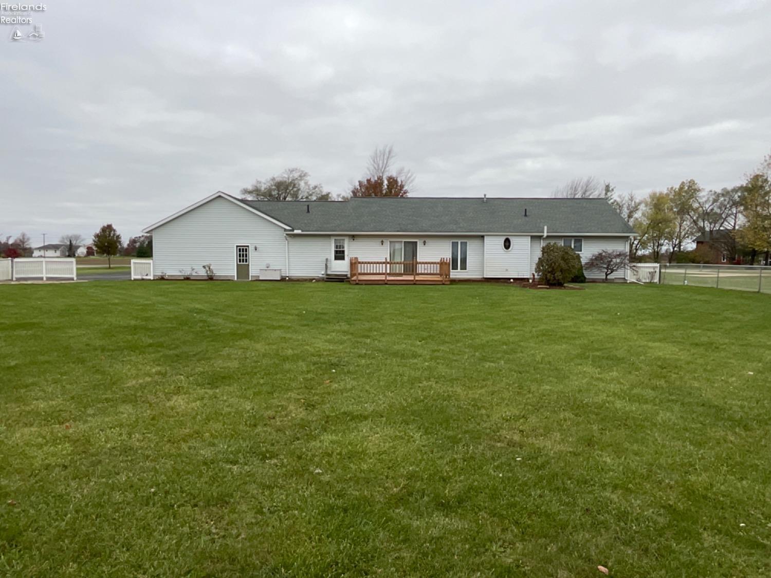 573 County Road 242, Fremont, Ohio image 8