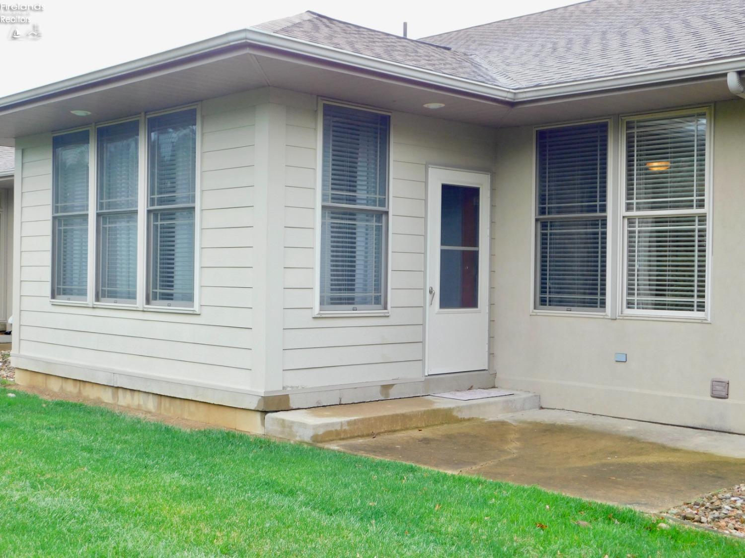 7 Executive Village Court, Norwalk, Texas image 3