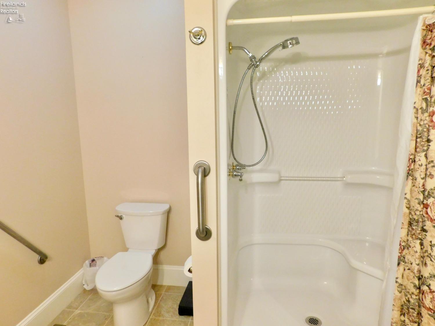 7 Executive Village Court, Norwalk, Texas image 17