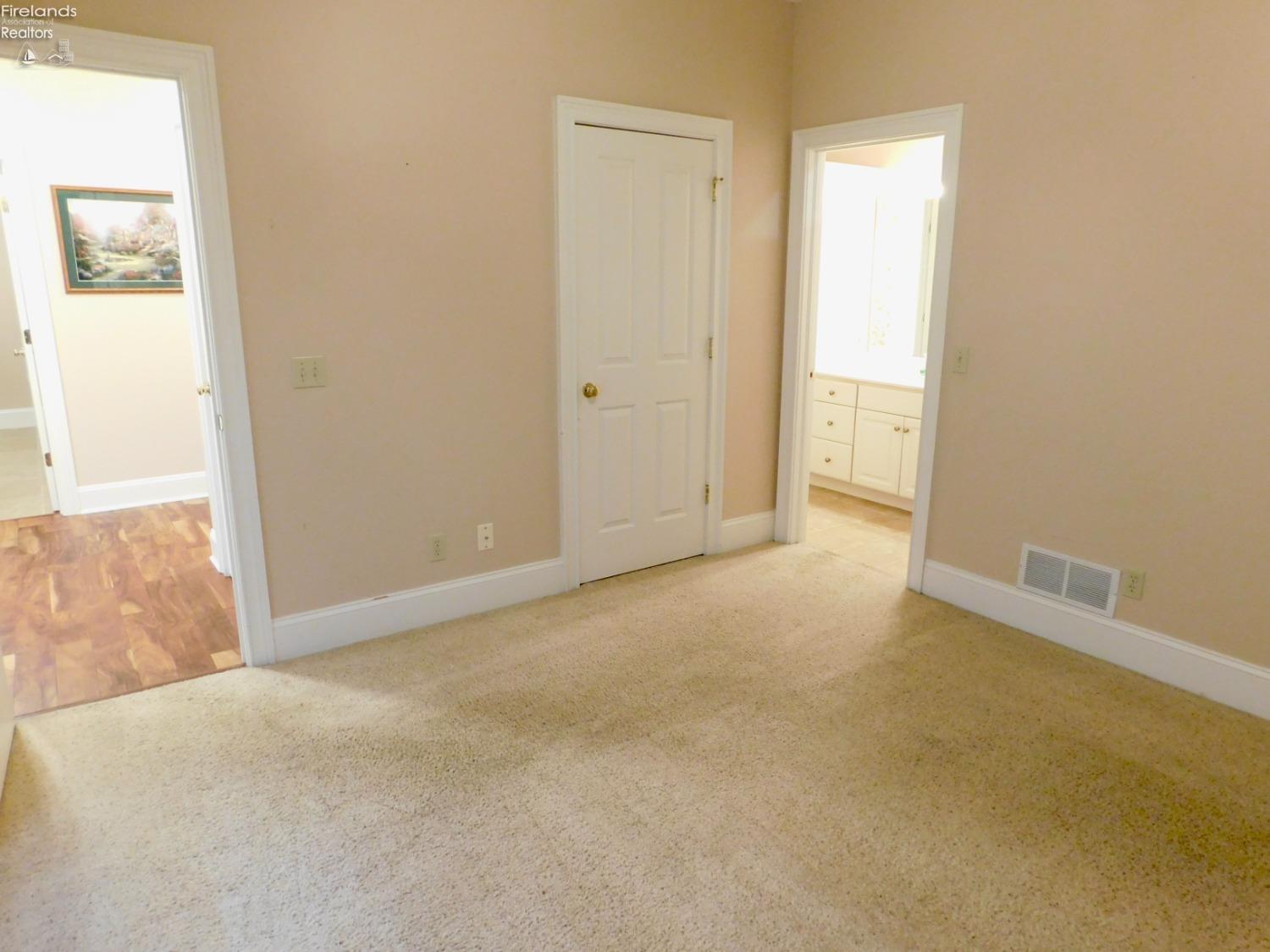 7 Executive Village Court, Norwalk, Texas image 22