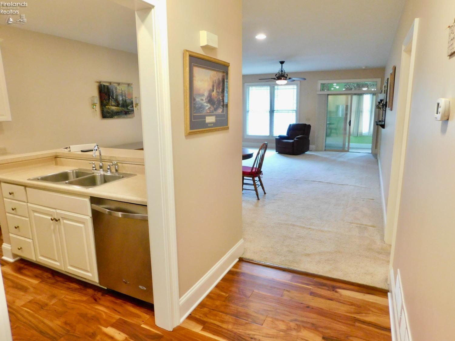 7 Executive Village Court, Norwalk, Texas image 7