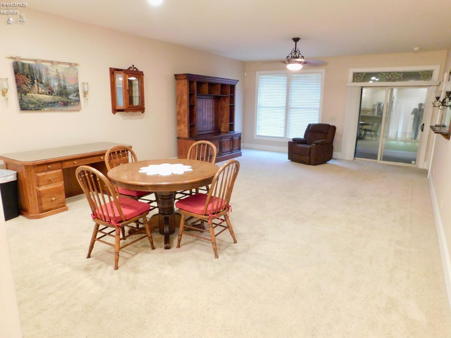 7 Executive Village Court, Norwalk, Texas image 10