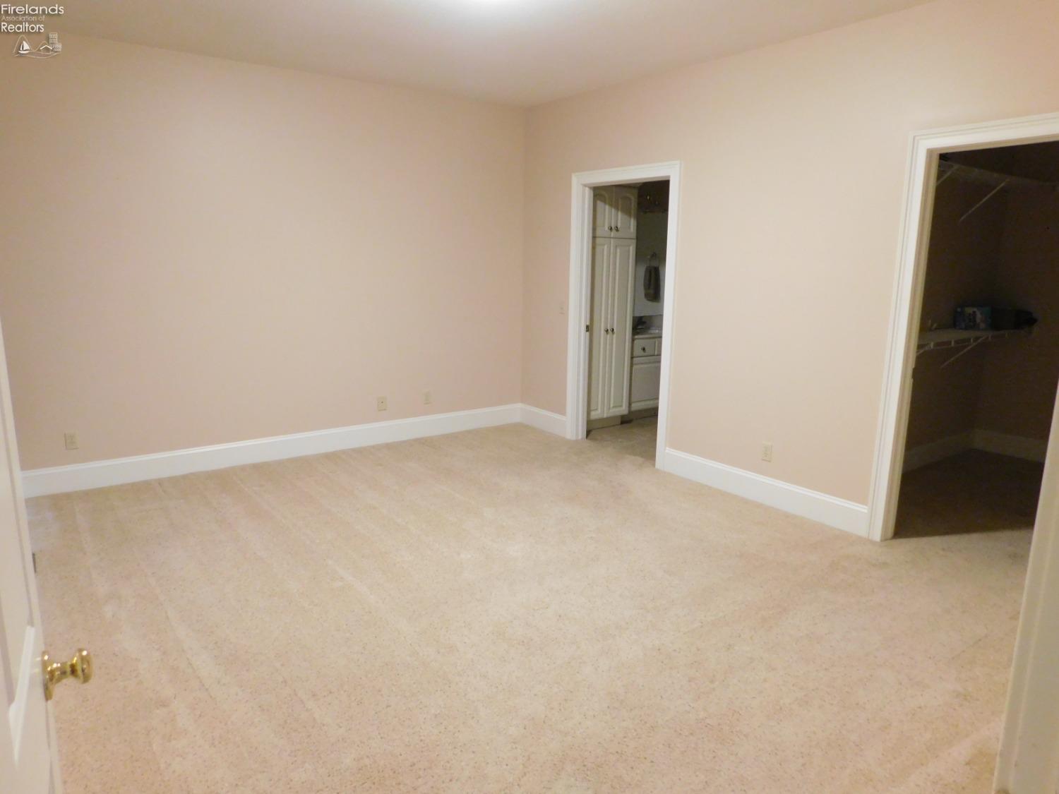 7 Executive Village Court, Norwalk, Texas image 20