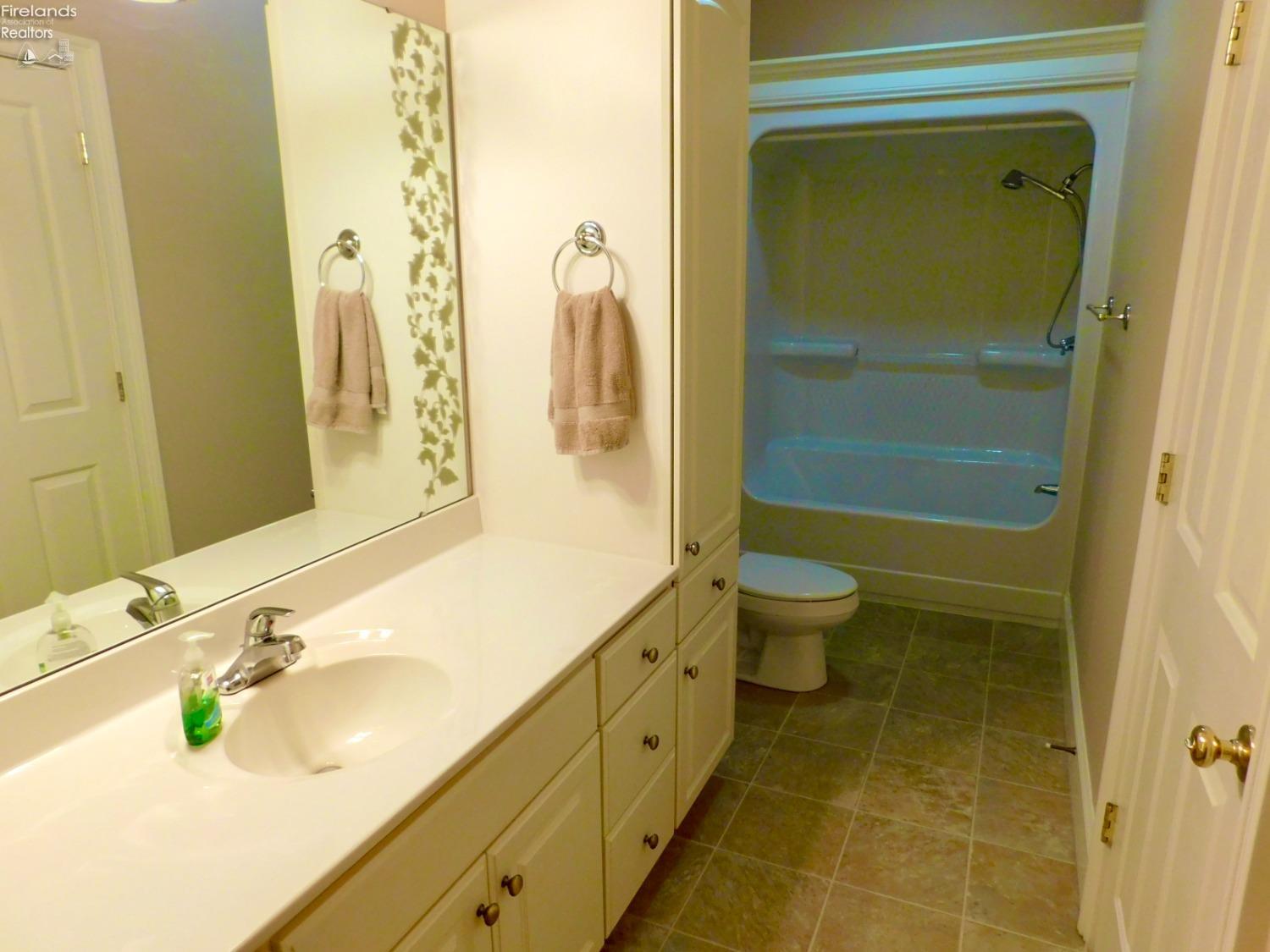 7 Executive Village Court, Norwalk, Texas image 24