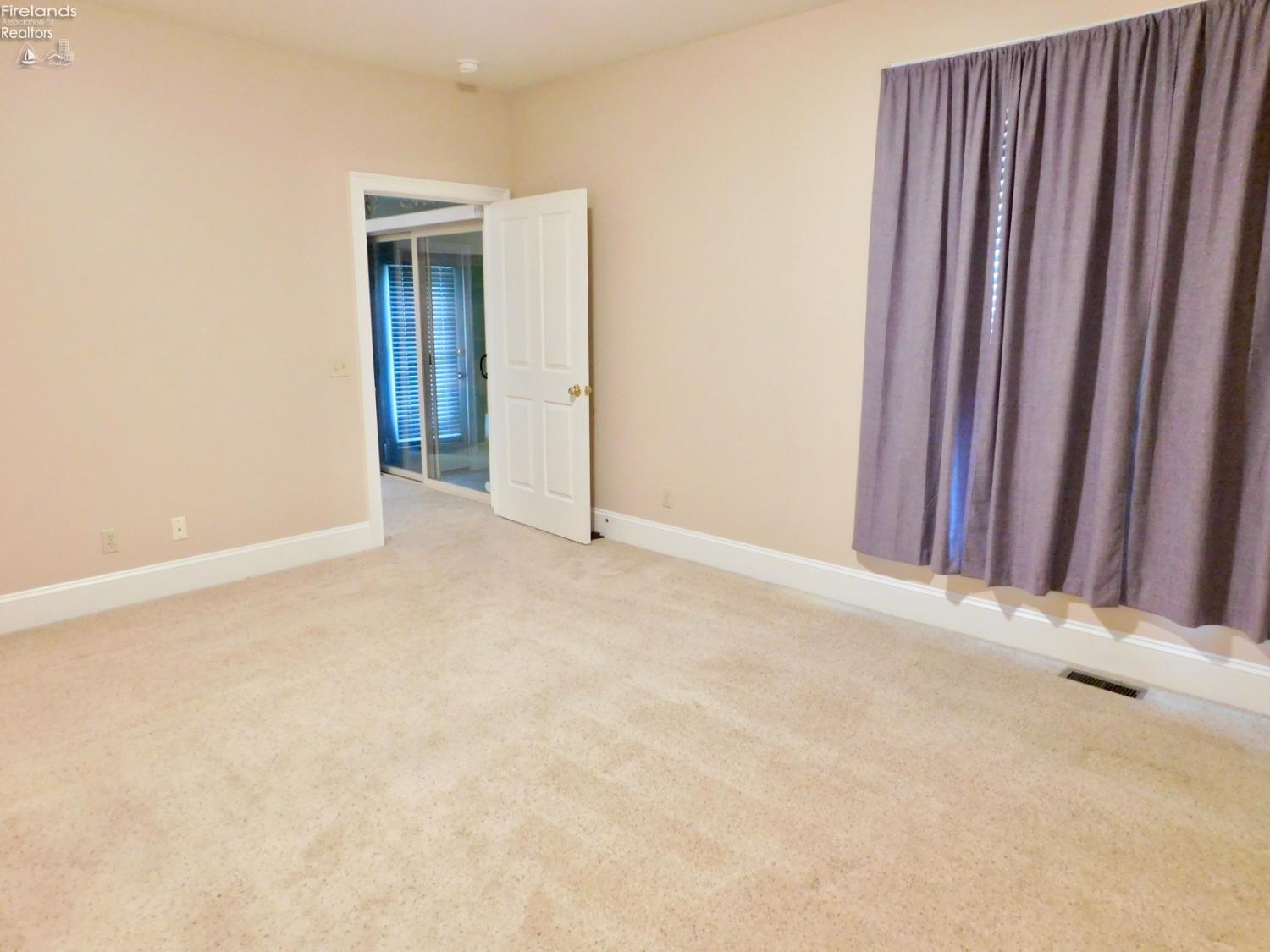 7 Executive Village Court, Norwalk, Texas image 18