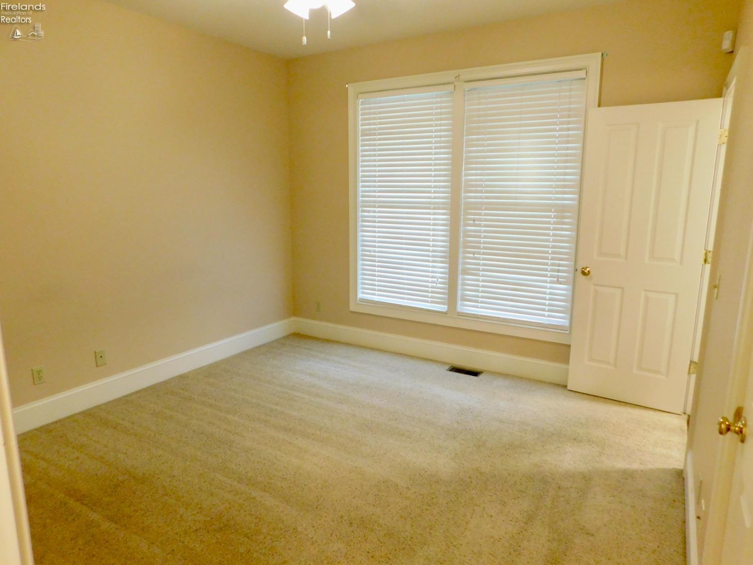 7 Executive Village Court, Norwalk, Texas image 23