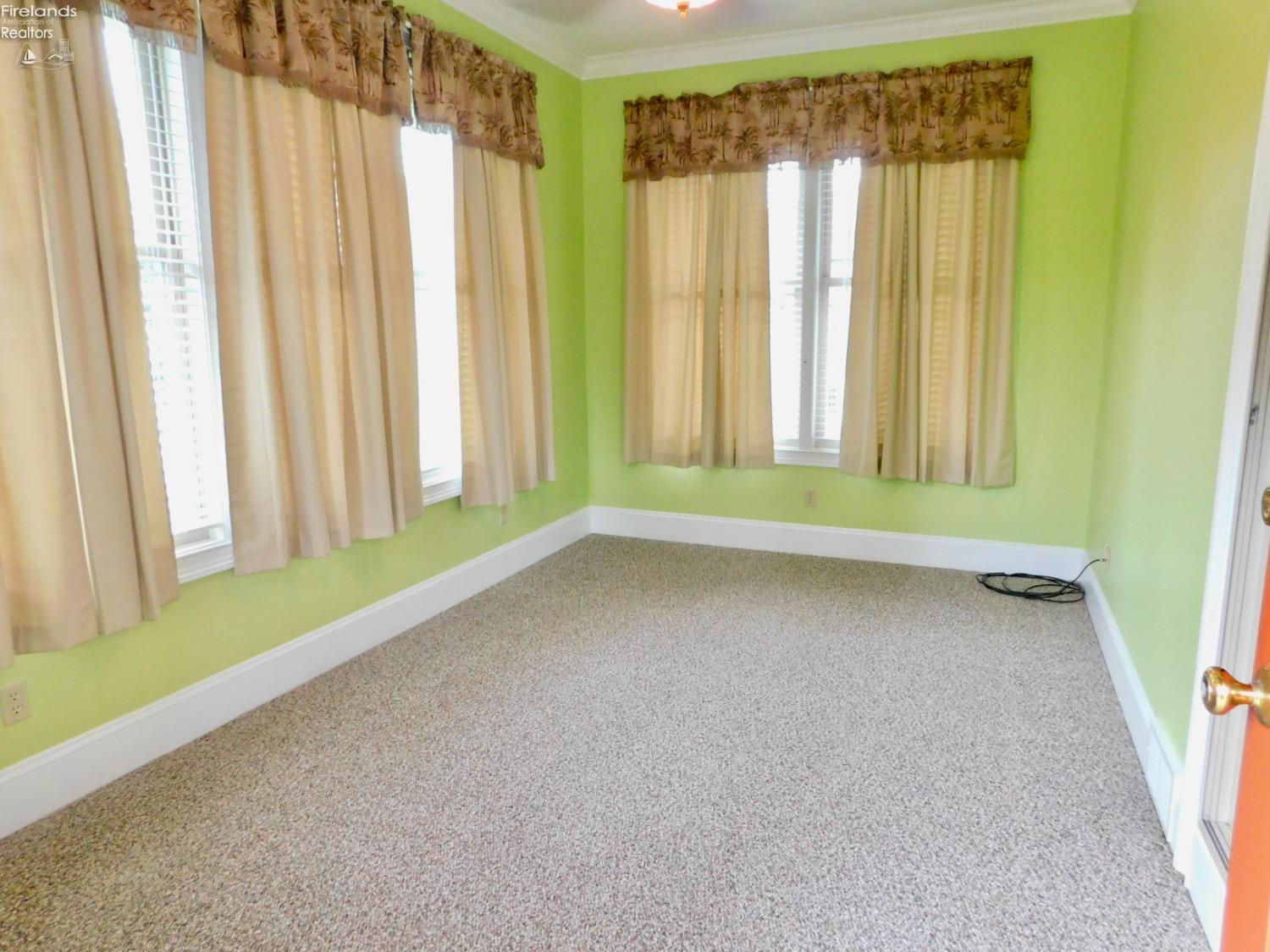 7 Executive Village Court, Norwalk, Texas image 13