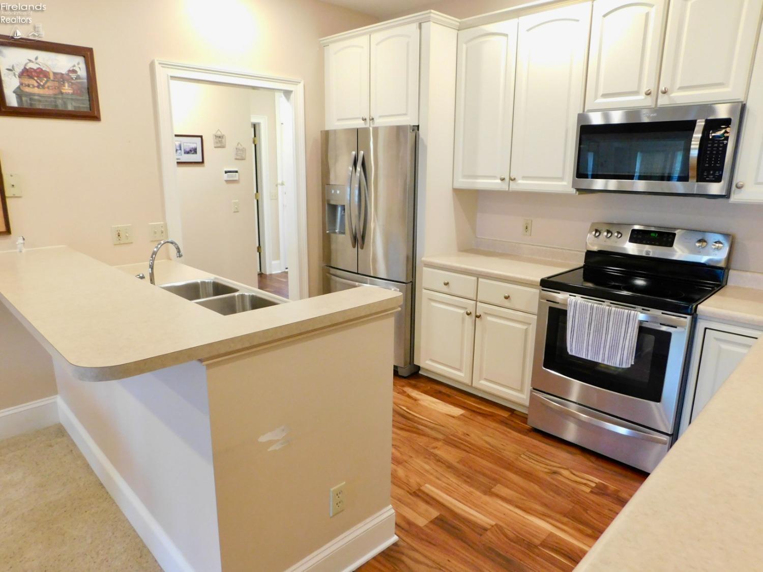 7 Executive Village Court, Norwalk, Texas image 4