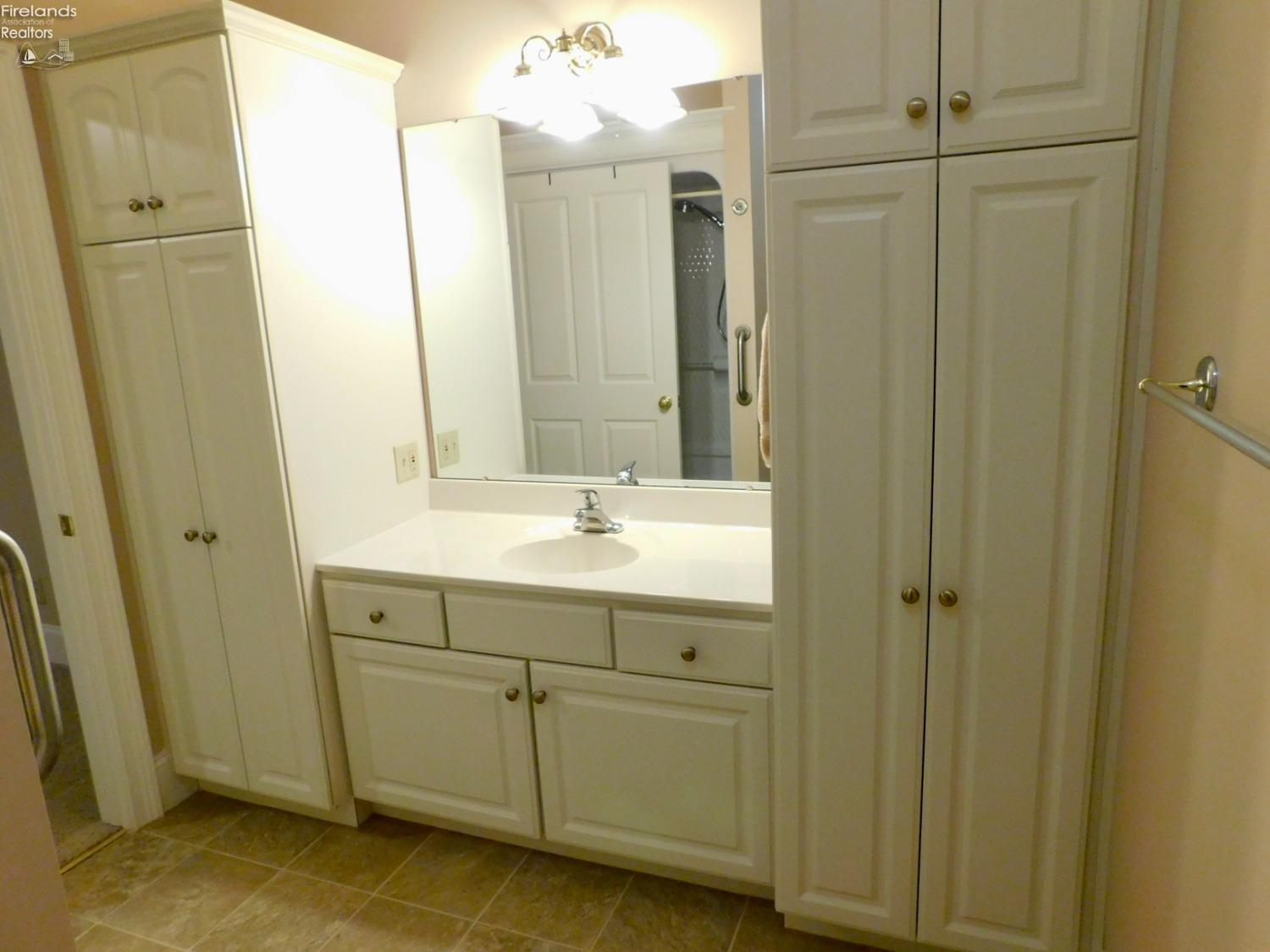 7 Executive Village Court, Norwalk, Texas image 21