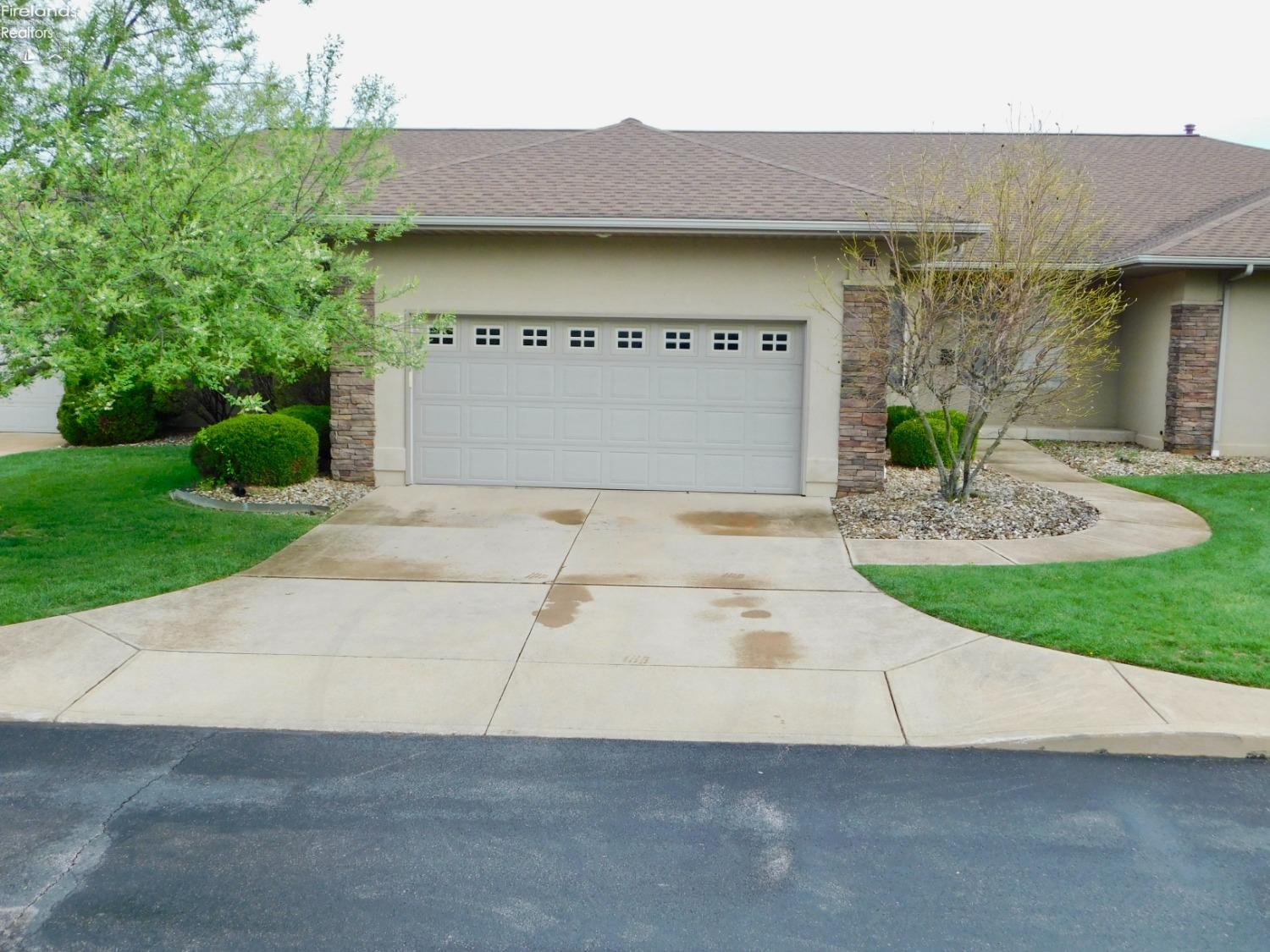 7 Executive Village Court, Norwalk, Texas image 1