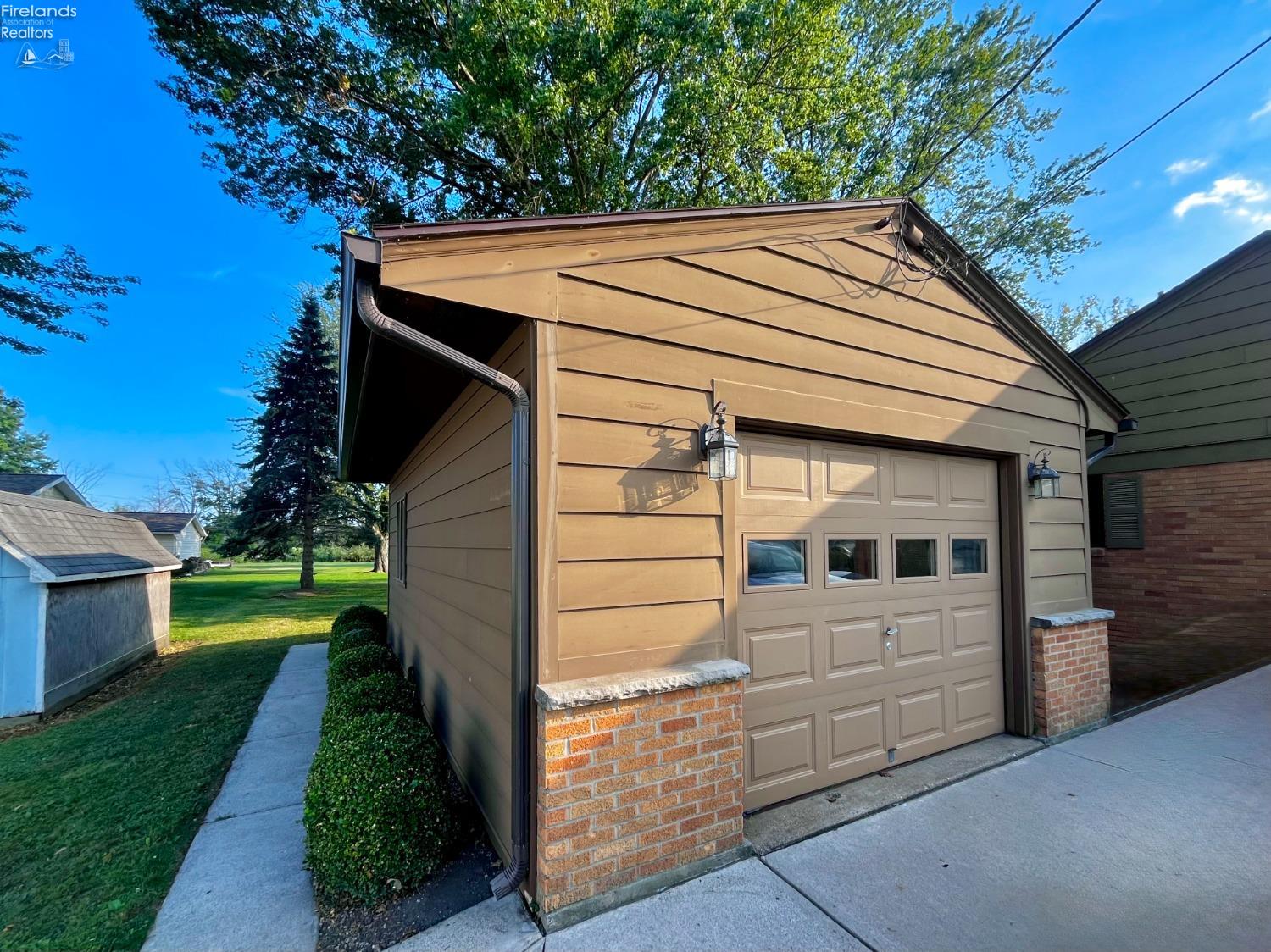 2350 E Sand Road, Port Clinton, Ohio image 21