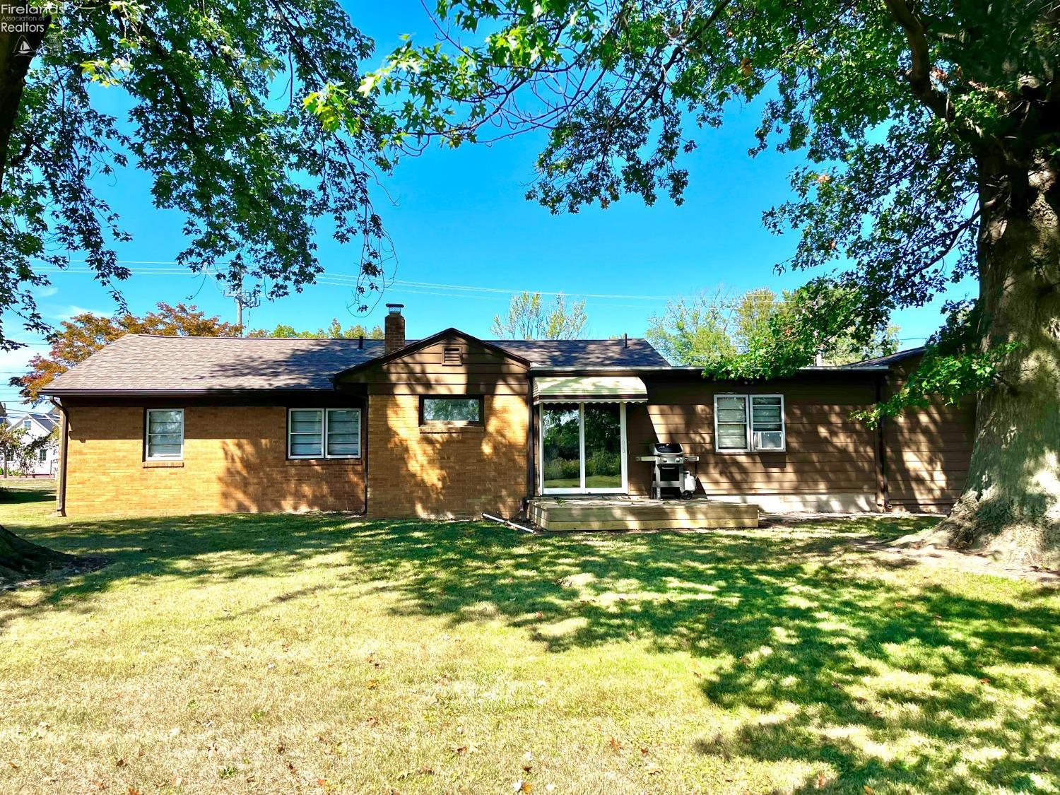 2350 E Sand Road, Port Clinton, Ohio image 23