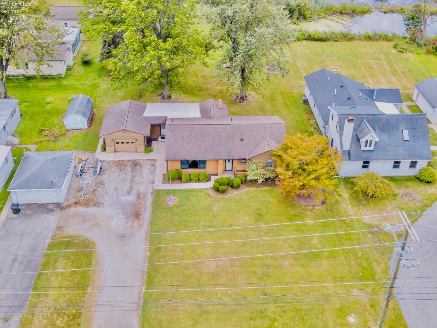 2350 E Sand Road, Port Clinton, Ohio image 3