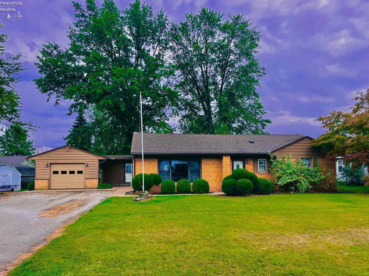 2350 E Sand Road, Port Clinton, Ohio image 1