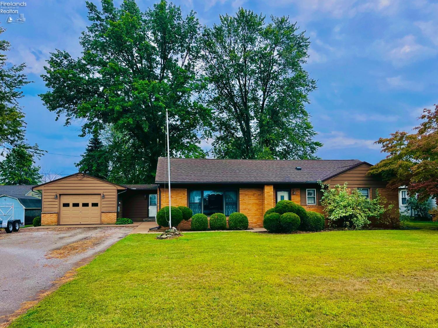 2350 E Sand Road, Port Clinton, Ohio image 1