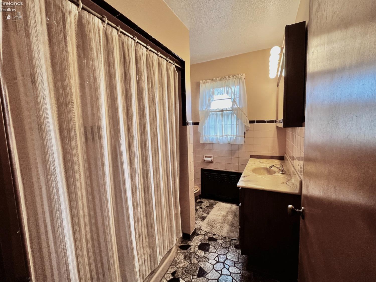 2350 E Sand Road, Port Clinton, Ohio image 13