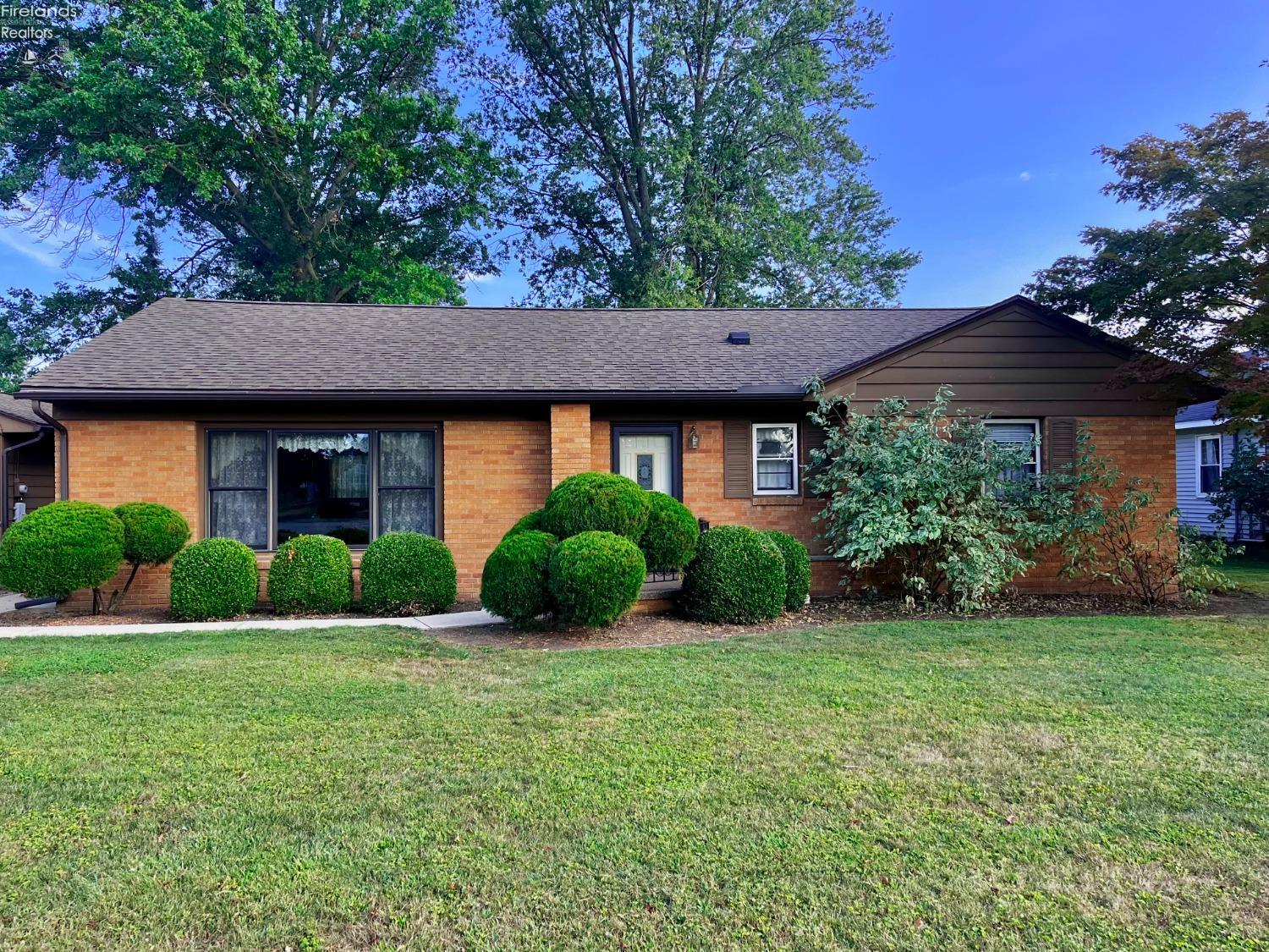 2350 E Sand Road, Port Clinton, Ohio image 2