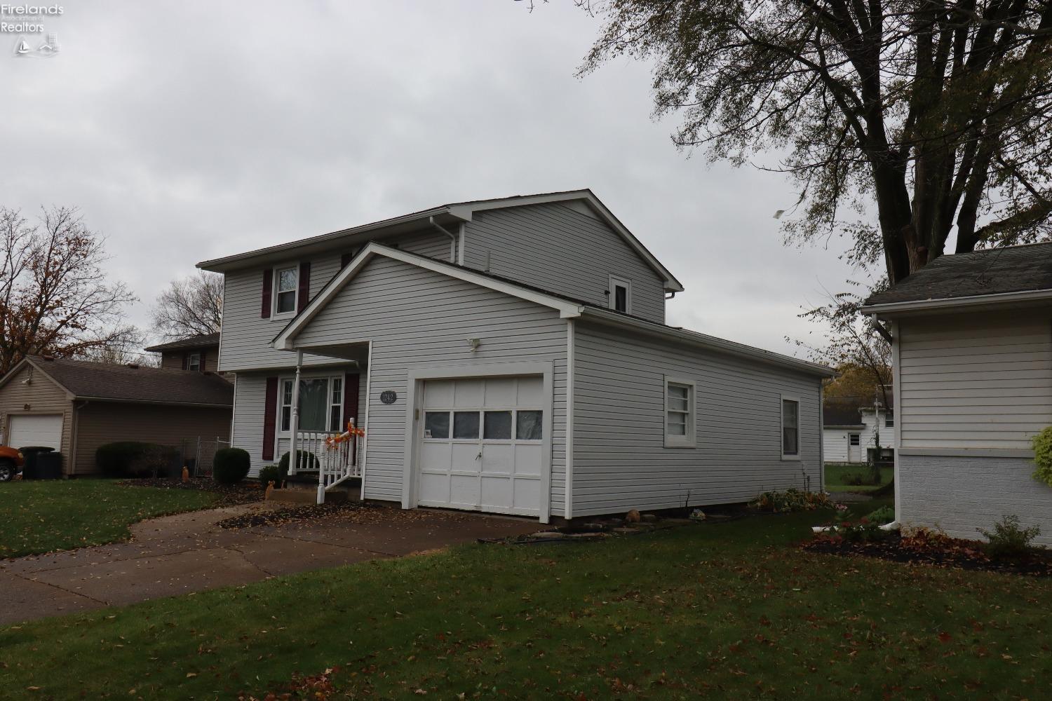 1242 Chalet Drive, Sandusky, Ohio image 3