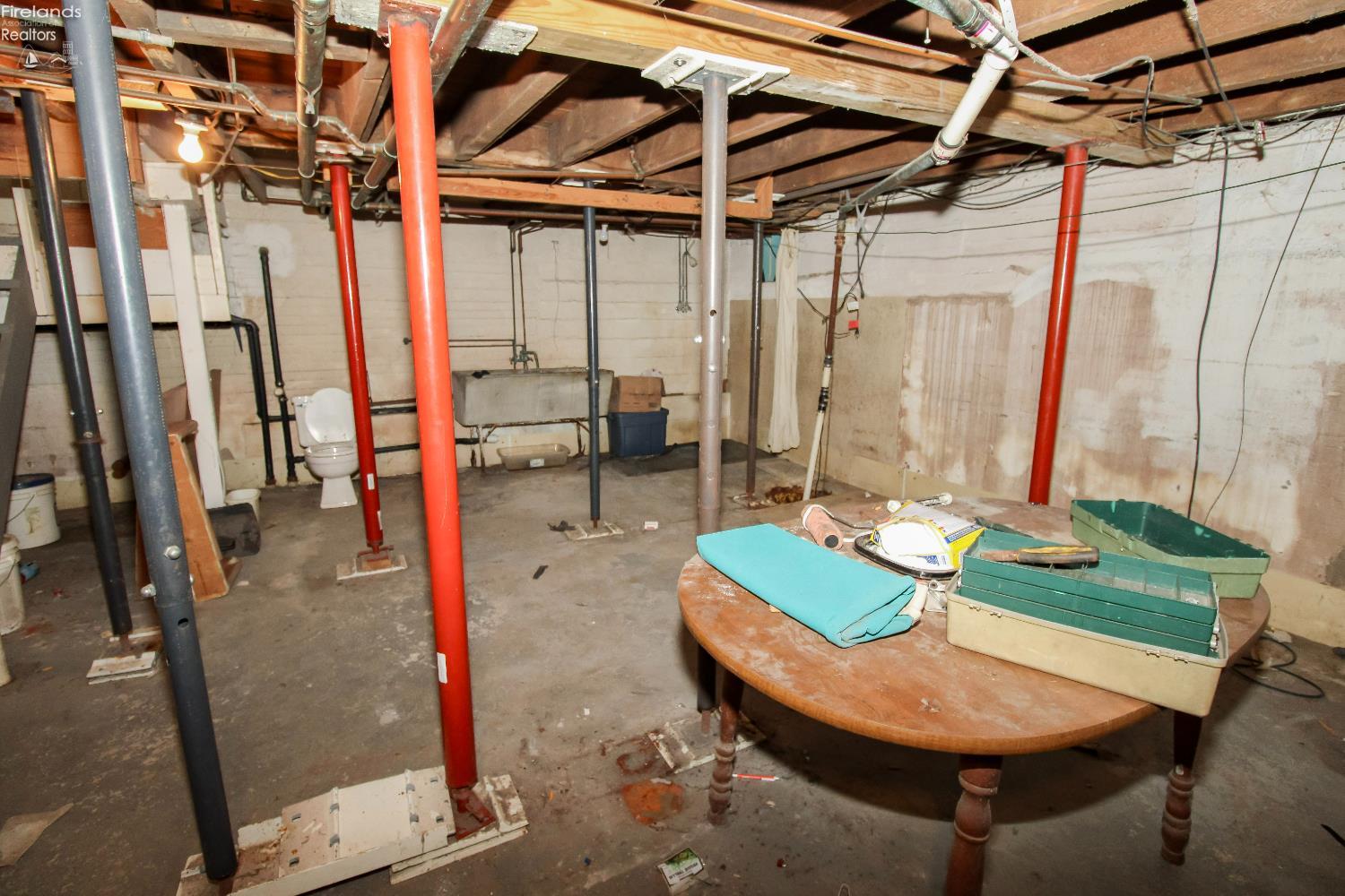 Sandusky, Ohio 44870, United States, 4 Bedrooms Bedrooms, ,1 BathroomBathrooms,Residential,Coming Soon,219443