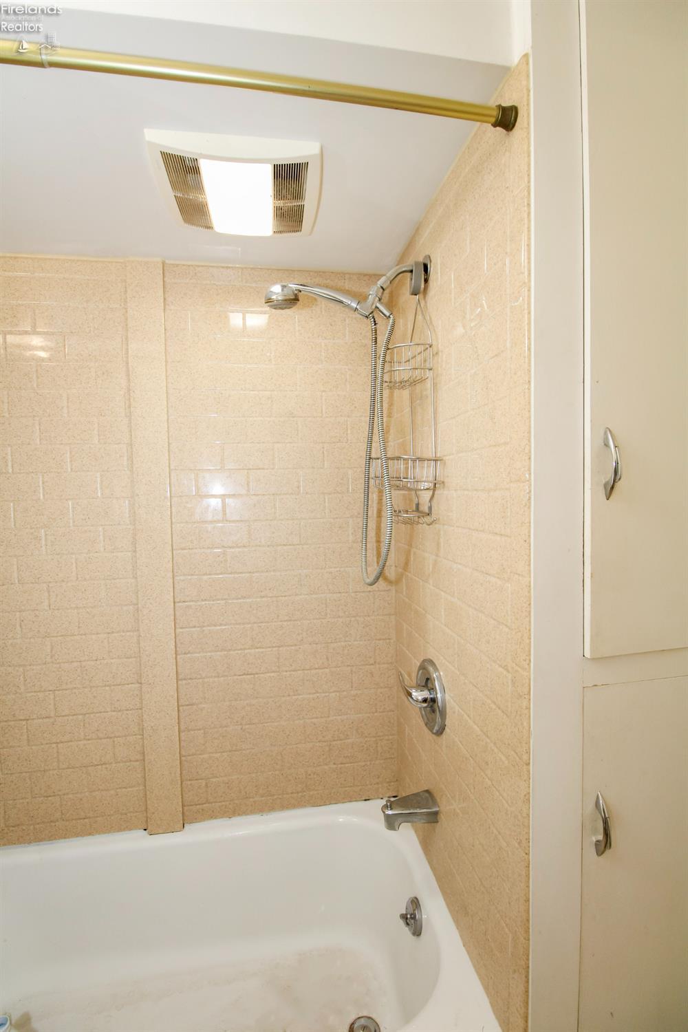 Sandusky, Ohio 44870, United States, 4 Bedrooms Bedrooms, ,1 BathroomBathrooms,Residential,Coming Soon,219443