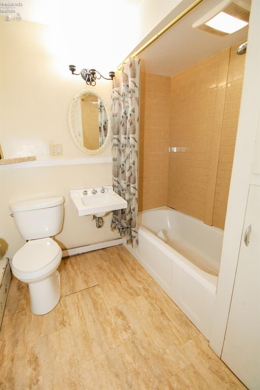 Sandusky, Ohio 44870, United States, 4 Bedrooms Bedrooms, ,1 BathroomBathrooms,Residential,Coming Soon,219443