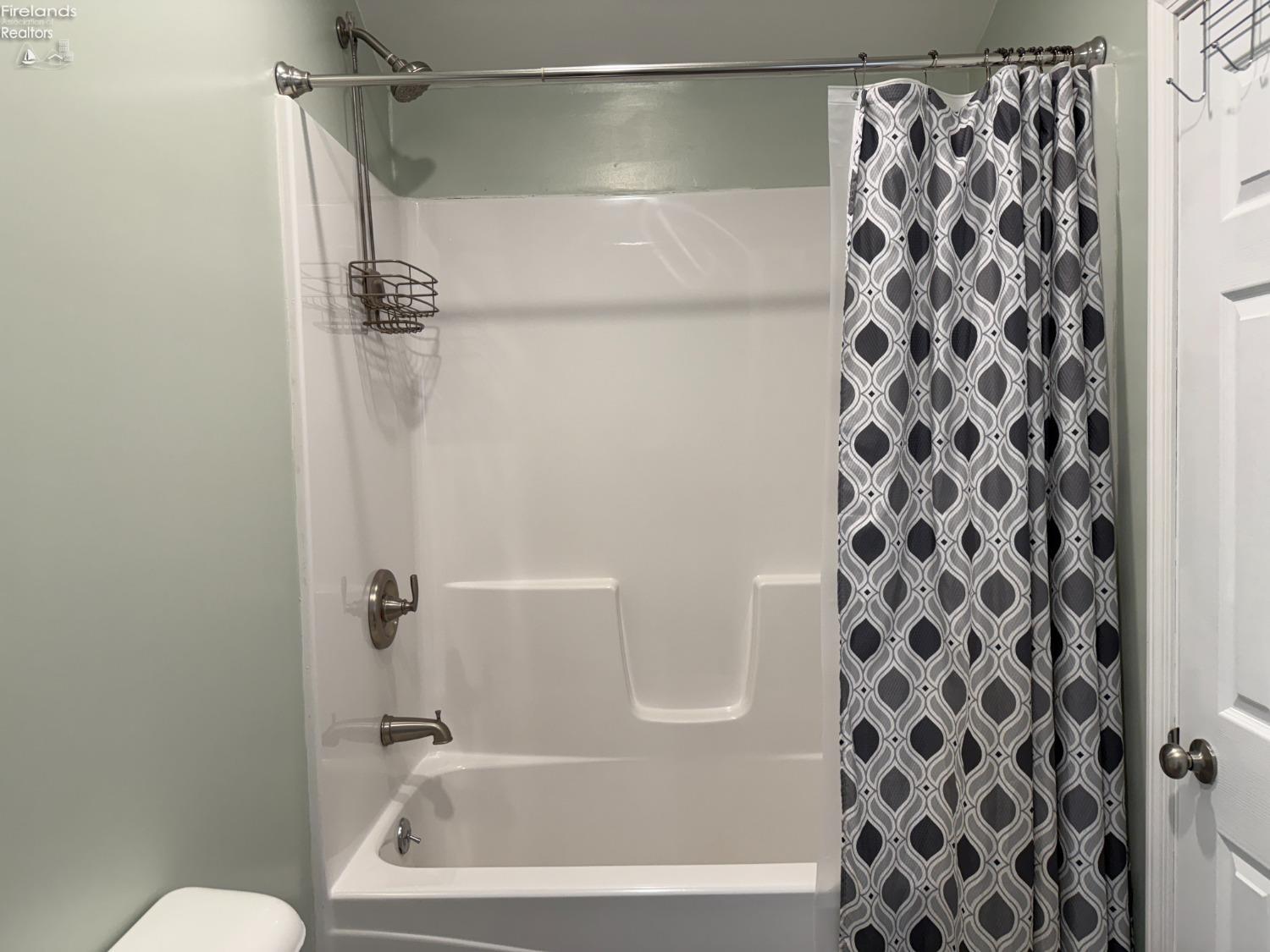 719 Everett Road, Fremont, Ohio image 24